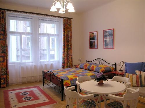 Pragues Rainbow Guest House Екстериор снимка